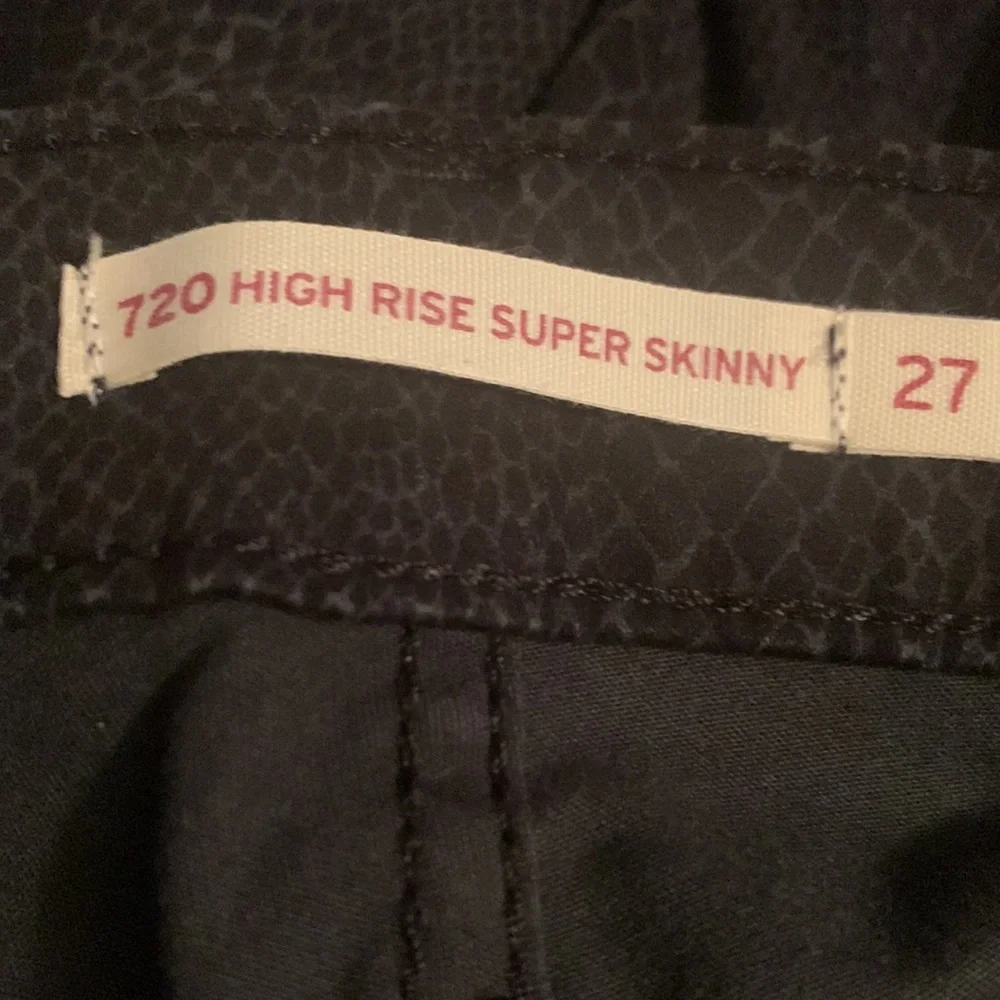 Levi's Women's 720 Python-Print High-Rise Super Skinny Jeans - Picture 10 of 12
